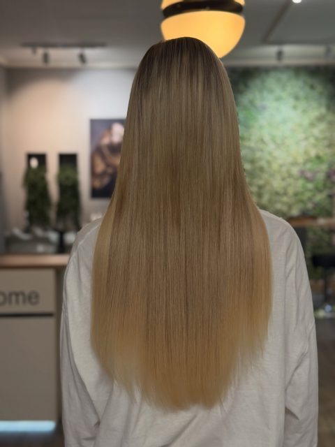 Neue Länge, neues Gefühl.Haarverlängerung für volles, gesund aussehendes und wunderschönes Haar. Selbstbewusstsein beginnt mit Haaren, die du liebest. #haarverlängerungen#extensions#brasilianischemethode#newhair#kudamm