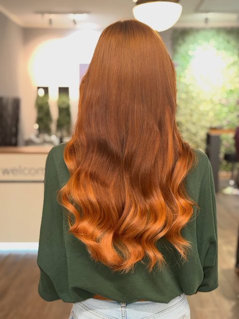 Das Ziel ist, dass die Haarverlängerung natürlich aussieht, sich gut in das eigene Haar einfügt und die Verbindungsstellen möglichst wenig sichtbar sind. Entscheidend sind dabei die passende Haarmenge, Farbe, Struktur und vor allem die richtige Methode für das jeweilige Eigenhaar💪💇🏽‍♀️#haarverlängerungen#extensions#hairstylist#byadriana😘